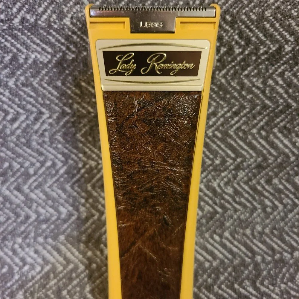 Vintage 1973 Lady Remington MS-180 cordless electric shaver